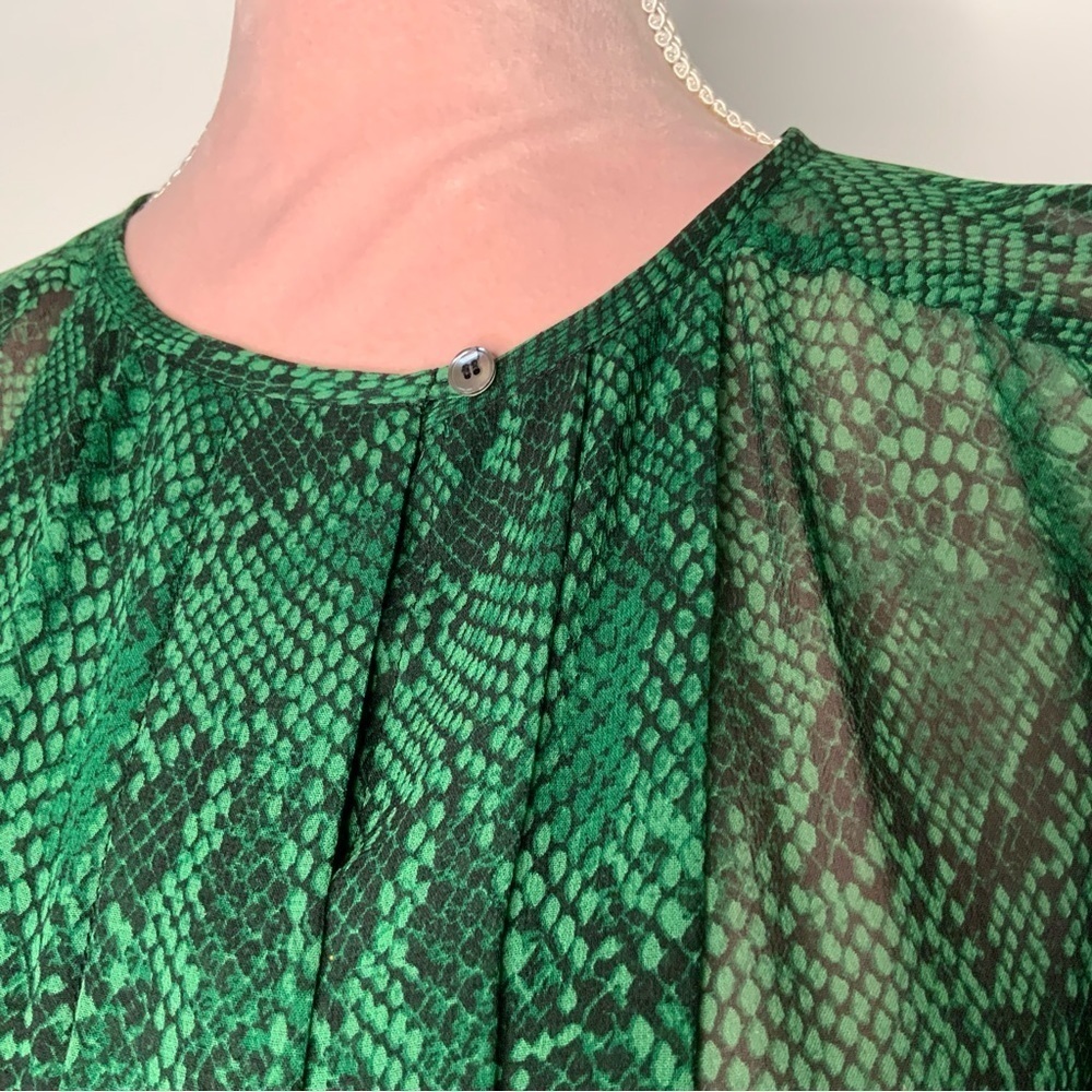 Aritzia BABATON 100% Silk Dress. - Picture 5 of 12